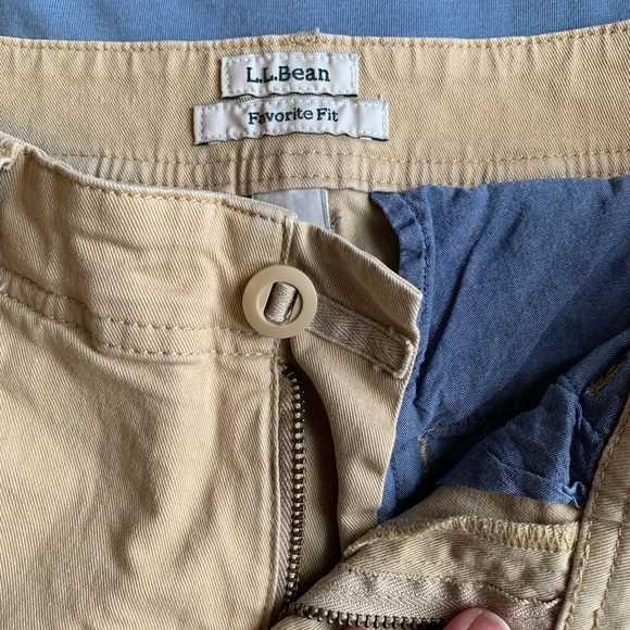L.L. Bean Favorite Fit Khaki Colored Woman's Regular Shorts Size 4 - Picture 3 of 4